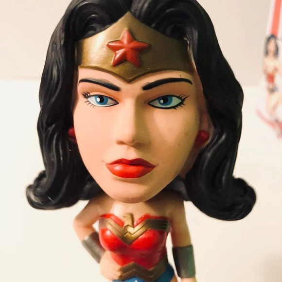 DC Universe Funko Wonder Women Wacky  Wobbler Bobble Head - Picture 10 of 16